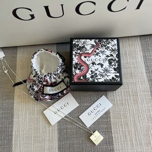 GUCCI🔥 LARGE LOGO ENGRAVED NECKLACE